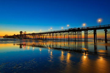 Fototapeta na wymiar Oceanside Pier at Sunset