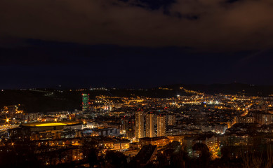 Fototapeta na wymiar city of bilbao at night