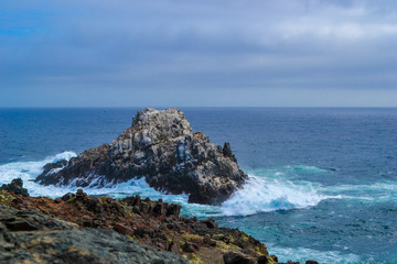 Fototapeta na wymiar Sea cliffs in blue waters of the Pacific ocean