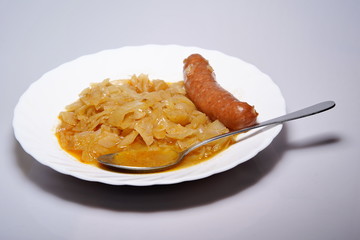 Schmorkohl mit Mettwurst