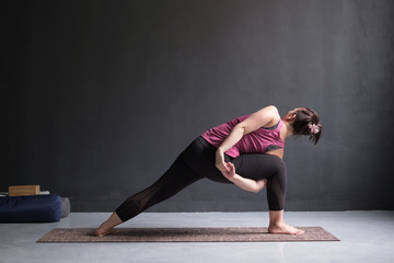 woman doing Extended Side Angle posture, Utthita Parsva Konasana from back side