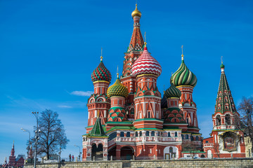 Fototapeta na wymiar St Basil orthodox cathedral, with blue sky, Moscow, Russia
