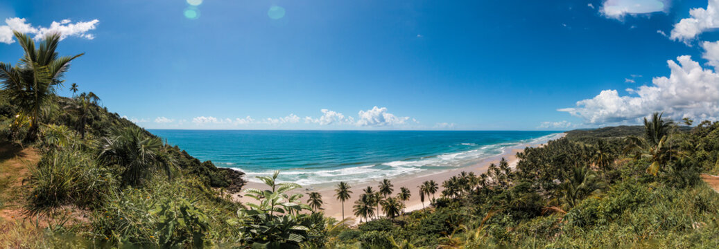  panorama of "itacarezinho" beach, in itacar&eacute;, bahia, brazil