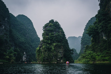 ベトナム・ニンビン・チャンアンの川下り