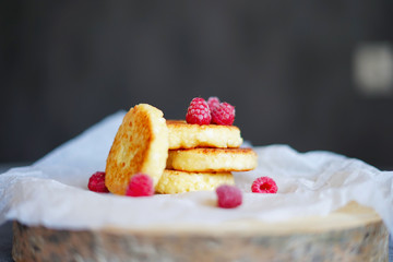 Russian breakfast cheesecakes with raspberries 