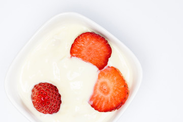 yogur con trozos de fresa natural