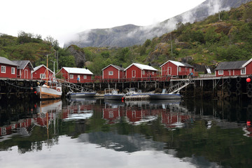 Fototapeta na wymiar Cabine dei pescatori a Nusfjord, Lofoten