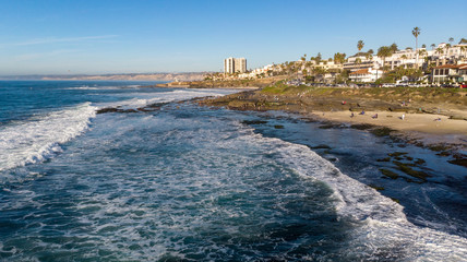 Obraz premium View of the coast from above via drone in La Jolla, California