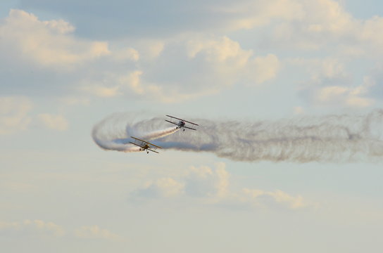 282 BEST "Smoke Trails" IMAGES, STOCK PHOTOS & VECTORS | Adobe Stock