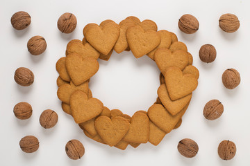 Heart shaped gingerbread biscuits arranged in a circle as Christmas decorative wreath