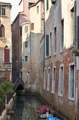 Fototapeta na wymiar Boats at a Venice canal