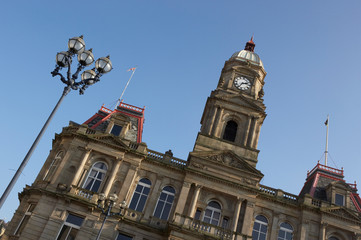 DEWSBURY TOWN HALL IN TOWN SQUARE, WEST YORKSHIRE, ENGLAND, UK