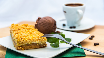 coffe with applepie and icecream