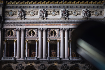Façade de l'Opéra de Paris la nuit - Paris, France