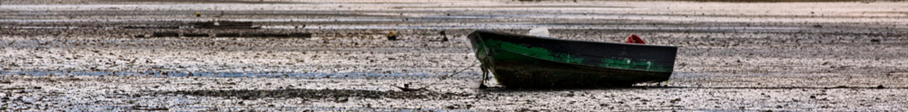 Boat on the beach in Wellfleet MA on Cape Cod - 728 x 90 Leaderboard size