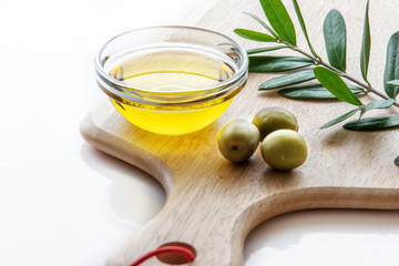 オリーブオイルとオリーブの実