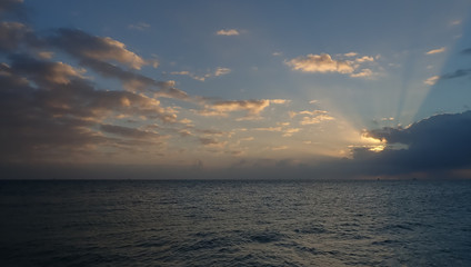 Obraz na płótnie Canvas Cloudscape over the ocean 