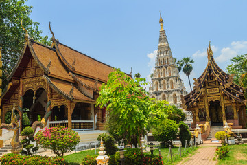 Naklejka premium Beautiful Wat Chedi Liam (Temple of the Squared Pagoda), the only ancient temple in the Wiang Kum Kam archaeological area that remains a working temple with resident monks at Chiang Mai, Thailand.