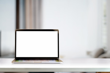 Mockup blank screen laptop on white table