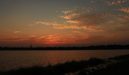 The sun is below the horizon in the eveSning.