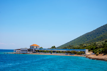 Fototapeta na wymiar White building on the coast of the Aegean sea