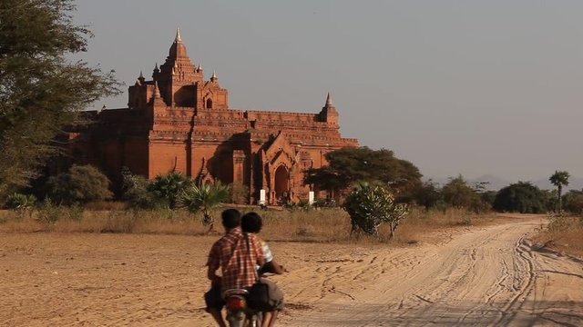 WS Dirt road going past ancient temple / Bagan, Myanmar