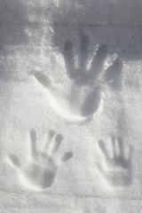 雪_3人の手形