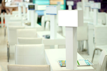 The salon carries out office work with tables and chairs and white plates to write a message
