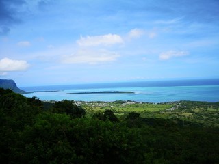 Fototapeta na wymiar Mauritius, Panorama mit Le Morne und Ile aux Benitiers
