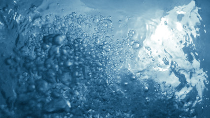 水中から見た泡