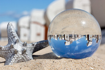 Strand in einer Kristallkugel