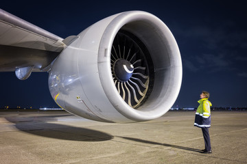 Airliner Engine anf Ground operation 