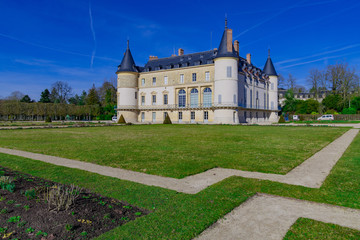 Fototapeta na wymiar Park around Rambouillet castle