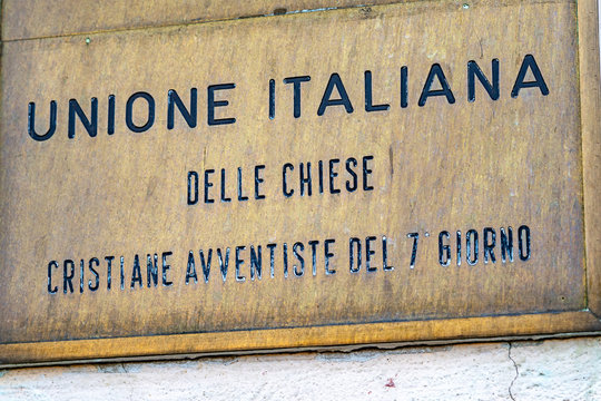 Italian sign of Unione italiana delle Chiese cristiane avventiste del 7&deg; giorno, Italian Union of the Seventh-day Adventist Churches