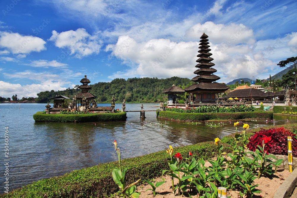 Wall mural bali indonesia pura ulun danu batur