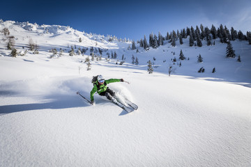 Skifahren abseits von der Piste