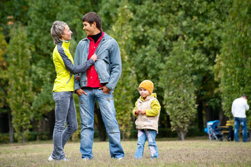 Fototapeta premium Family in park