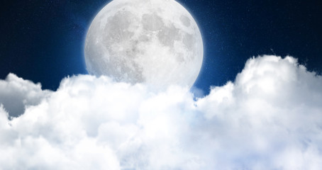 Naklejka na ściany i meble Mond hinter Wolken am Nachthimmel.