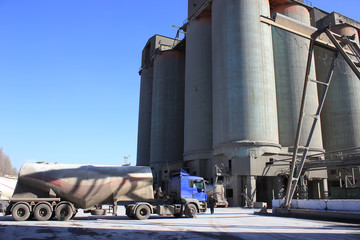 Cement truck