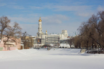 Fototapeta na wymiar Winter day in the city
