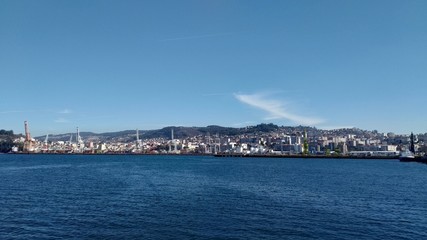 Fototapeta na wymiar Vigo desde el mar