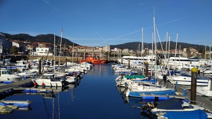 Fototapeta na wymiar Barcos del puerto de Cangas cuarta