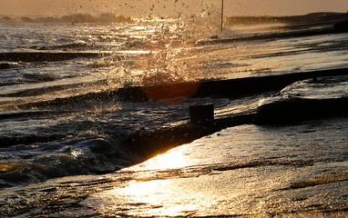 Onde sulla spiaggia del Passetto una mattina all'alba