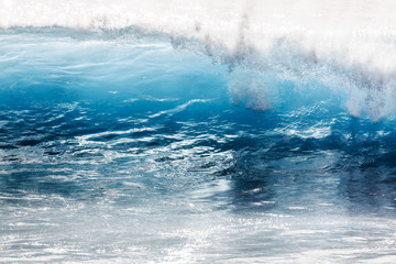 Obraz premium Beautiful seascape view of the big blue surf waves of the Atlantic ocean on the island Madeira, a popular surfing tourist destination