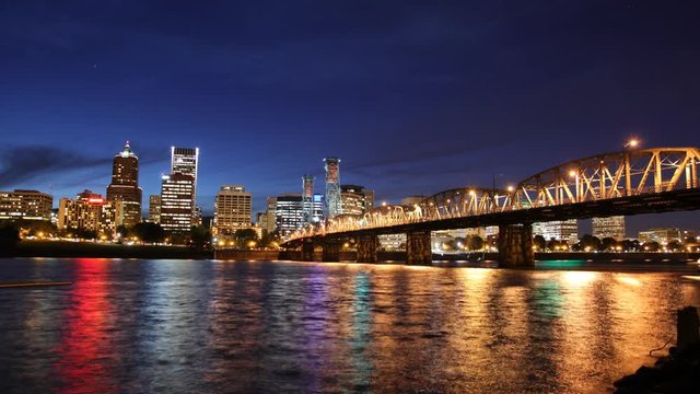 T/L WS Hawthorne Bridge and downtown skyline at night / Portland, Oregon, USA