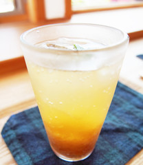 冷たい炭酸フルーツジュース(手作りジンジャーエール)