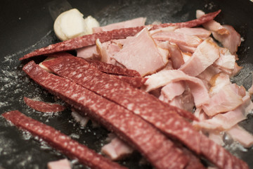 Fry the sliced sausage in the pan.