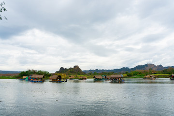 Fototapeta na wymiar Huai Muang lake with boat house the place of relax