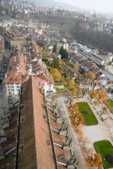 Fototapeta na wymiar ベルン大聖堂の尖塔の上から見た秋のベルンの街並み（ベルン・スイス）