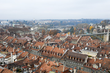 Fototapeta na wymiar ベルン大聖堂の尖塔の上から見た秋のベルンの街並み（ベルン・スイス）